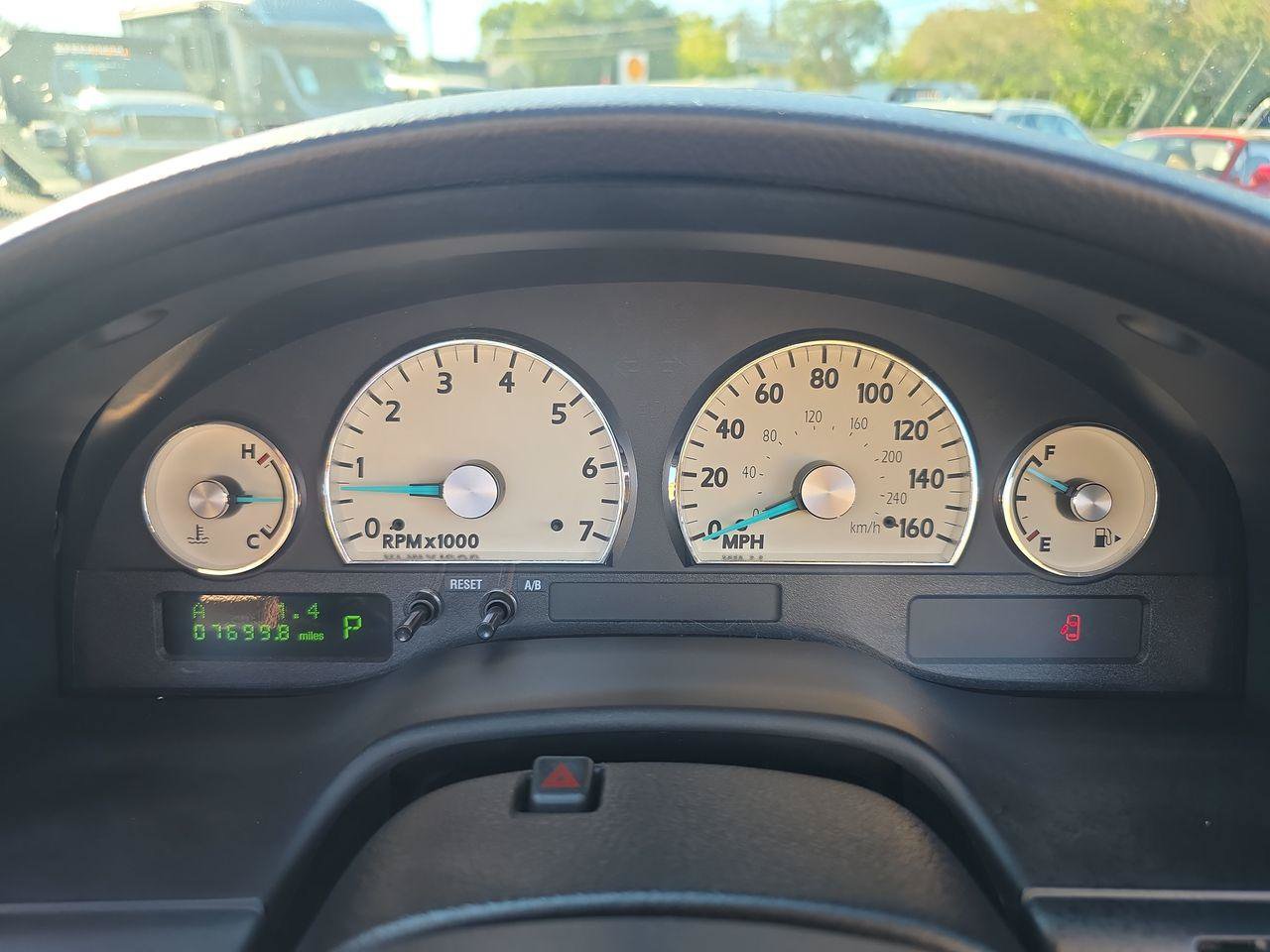 Used 2005 Ford Thunderbird RWD image 11