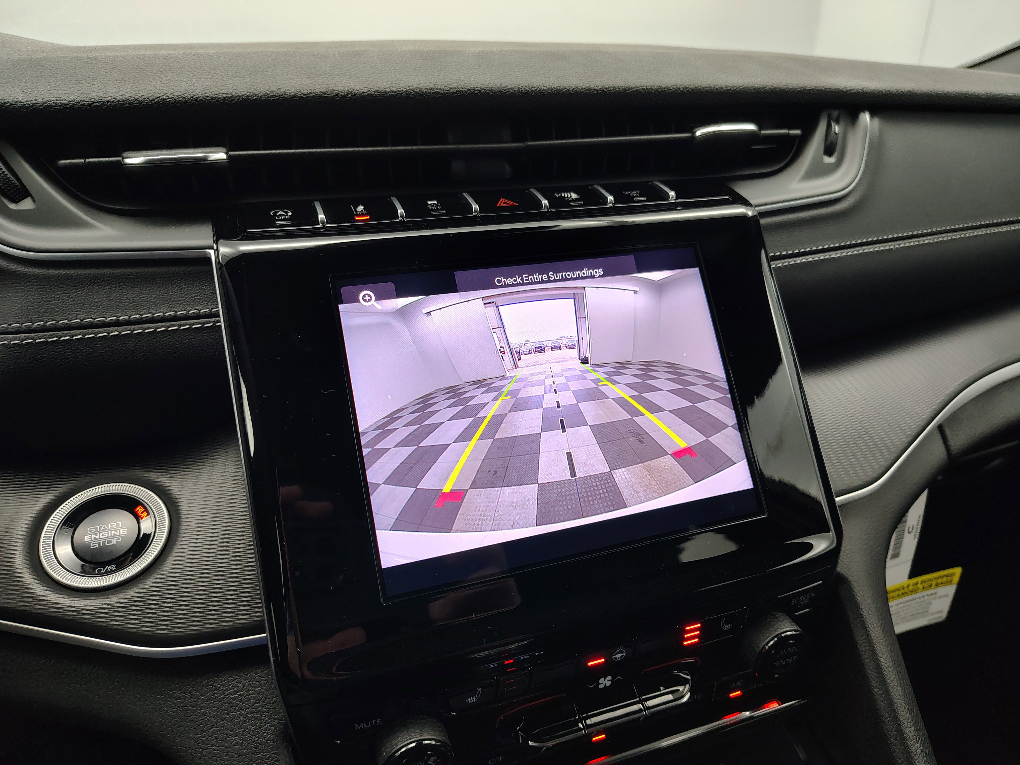 New 2025 Jeep Grand Cherokee Altitude image 3