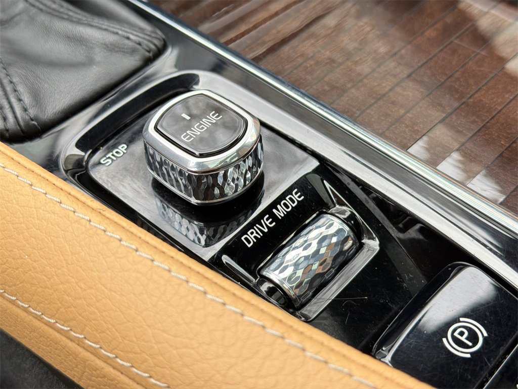 Used 2016 Volvo XC90 T6 Momentum image 34