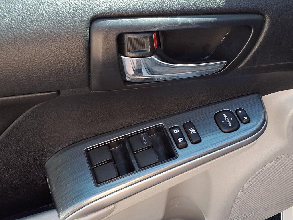 Used 2013 Toyota Camry LE image 16