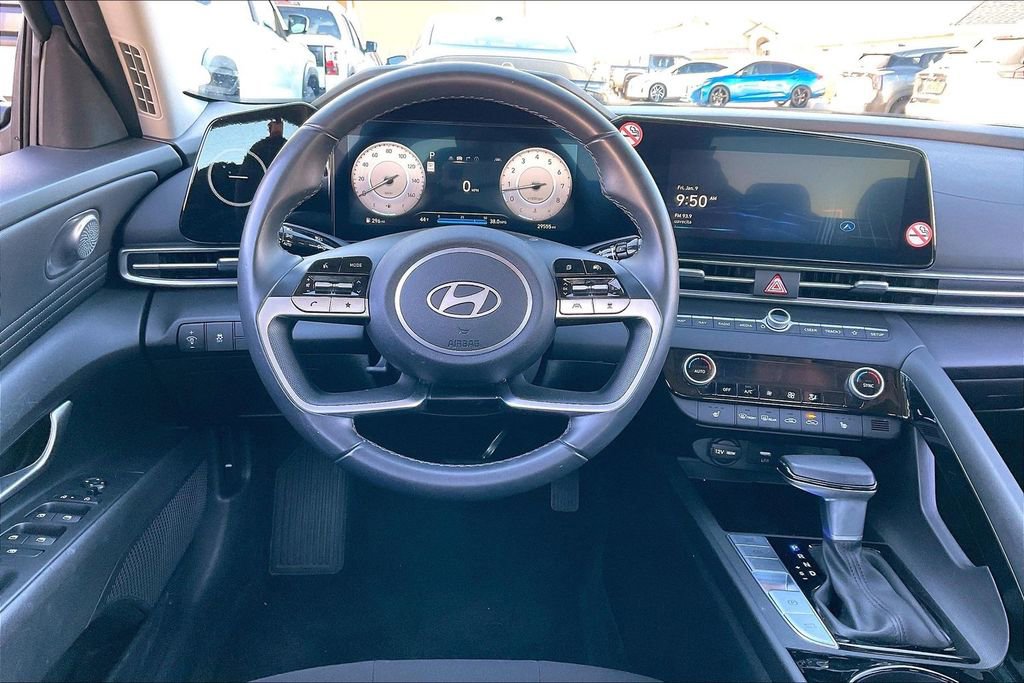 Used 2025 Hyundai Elantra SEL image 5