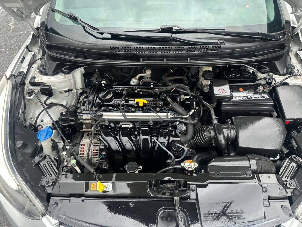 Used 2015 Hyundai Elantra SE FWD image 15