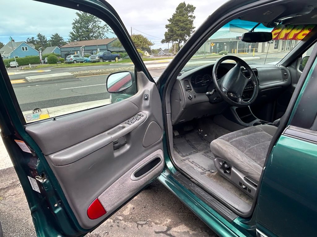 Used 2001 Ford Explorer XLT AWD/4WD image 12