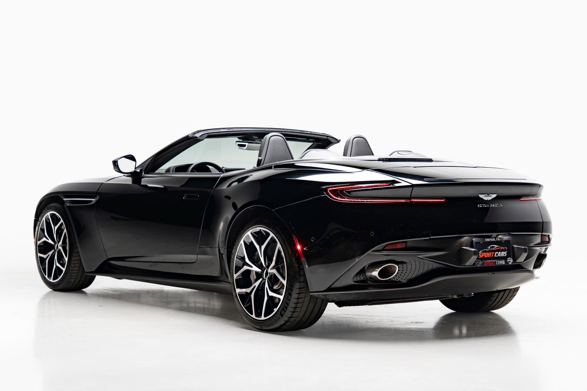 Used 2020 Aston Martin DB11 Volante RWD image 11