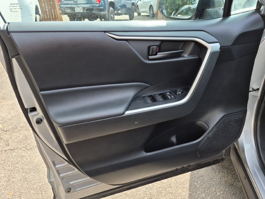 Used 2025 Toyota RAV4 LE AWD/4WD image 11