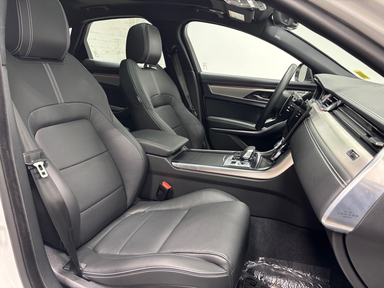Used 2024 Jaguar XF R-Dynamic SE AWD/4WD image 30