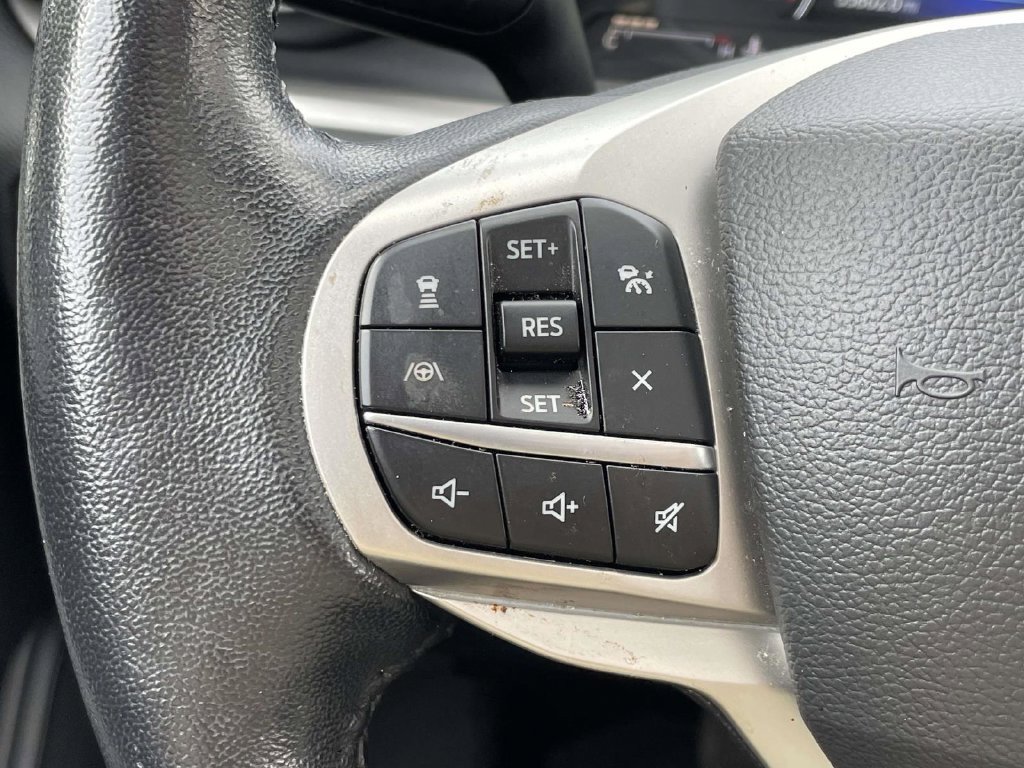Used 2022 Ford Explorer XLT w/ Equipment Group 202A RWD image 32