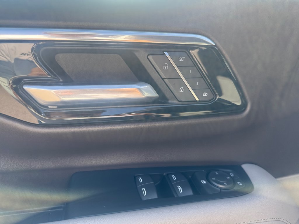 Used 2025 Chevrolet Tahoe LT AWD/4WD image 19