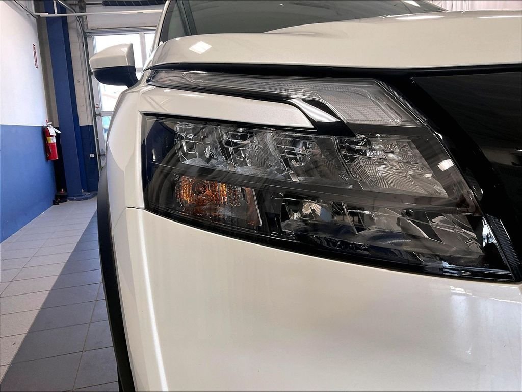 Used 2024 Nissan Pathfinder SV w/ Black Appearance Package AWD/4WD image 33