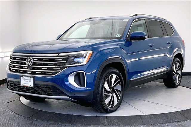Used 2025 Volkswagen Atlas SEL image 2