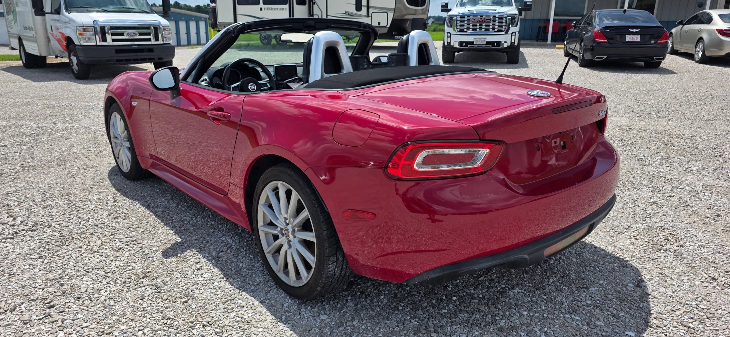 Used 2017 FIAT 124 Spider Lusso RWD image 5