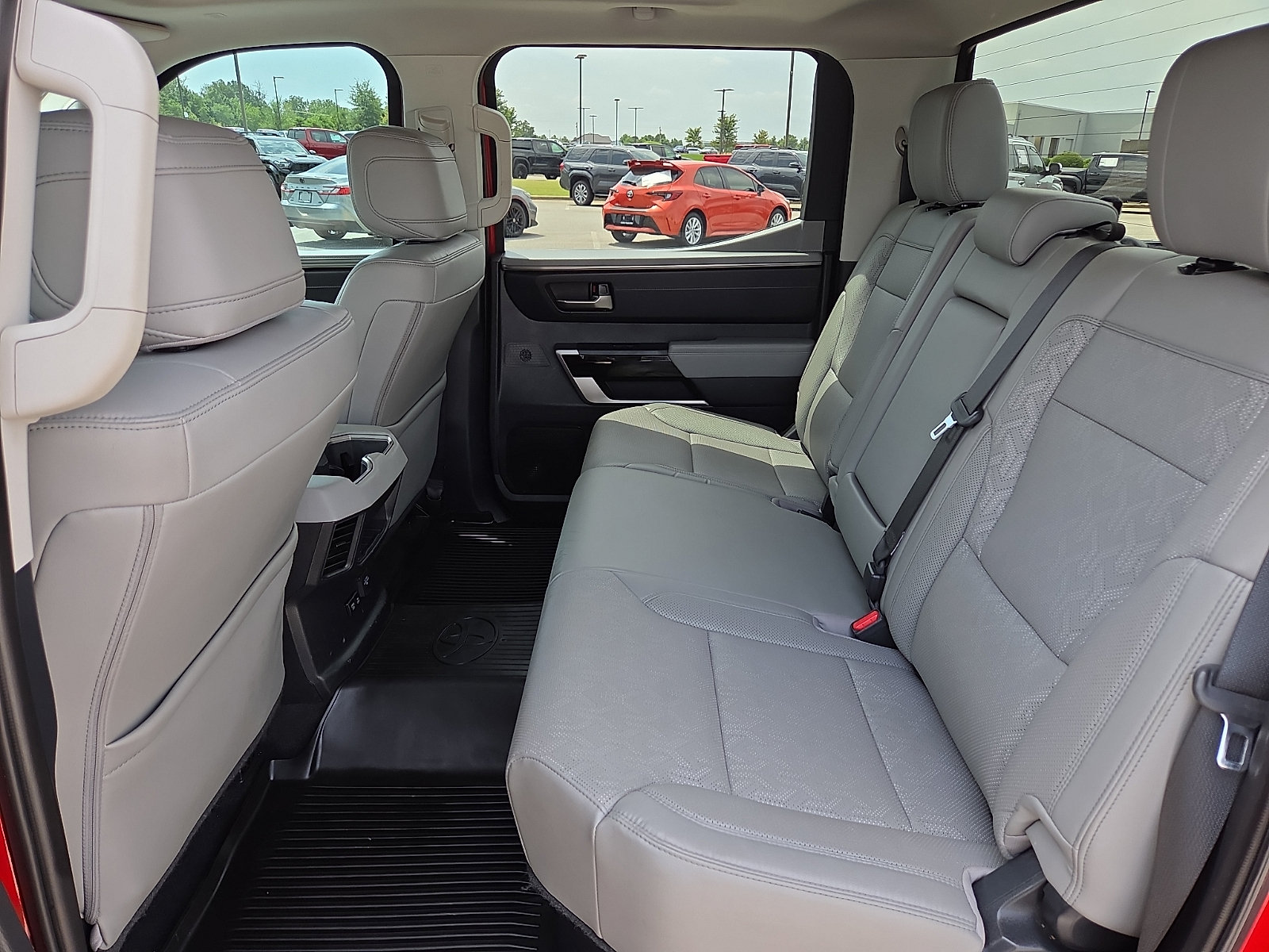 Used 2024 Toyota Tundra Limited w/ Power Package AWD/4WD image 10