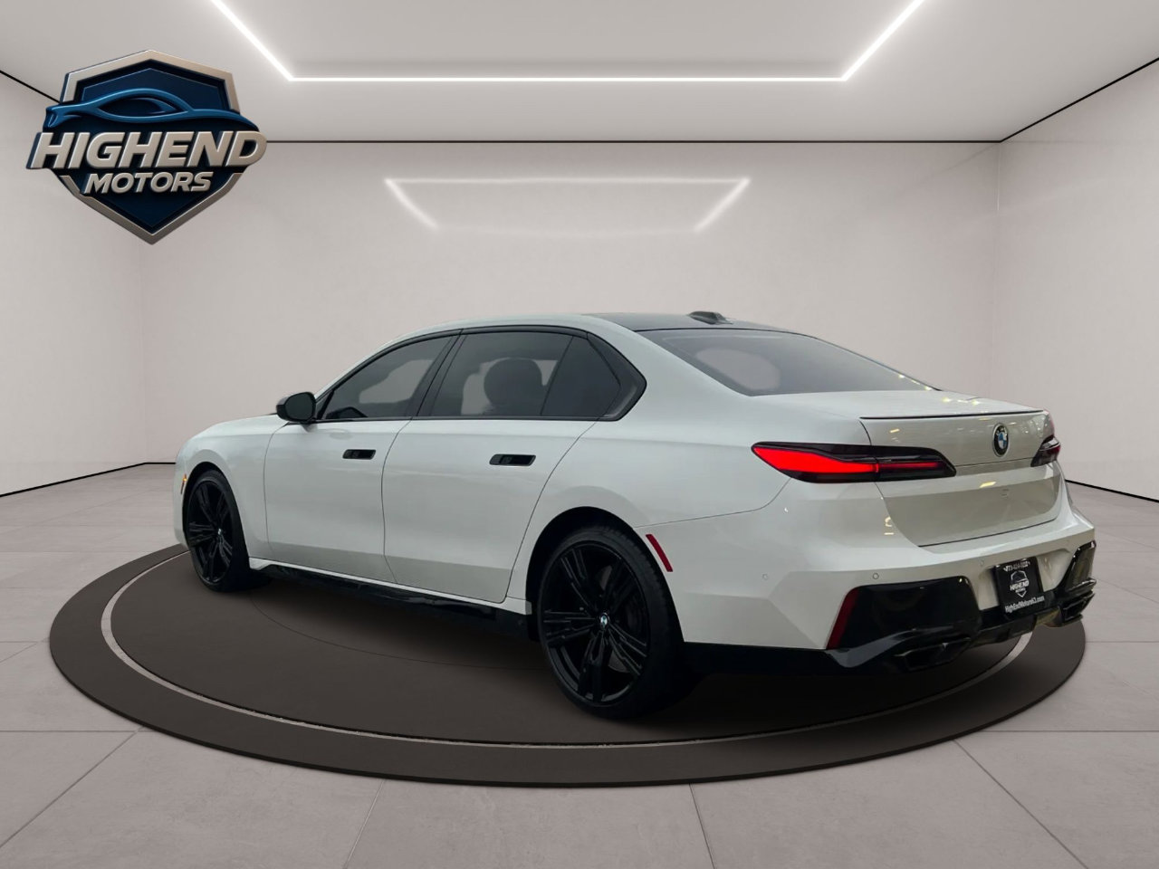 Used 2023 BMW 760i xDrive w/ Executive Package image 4