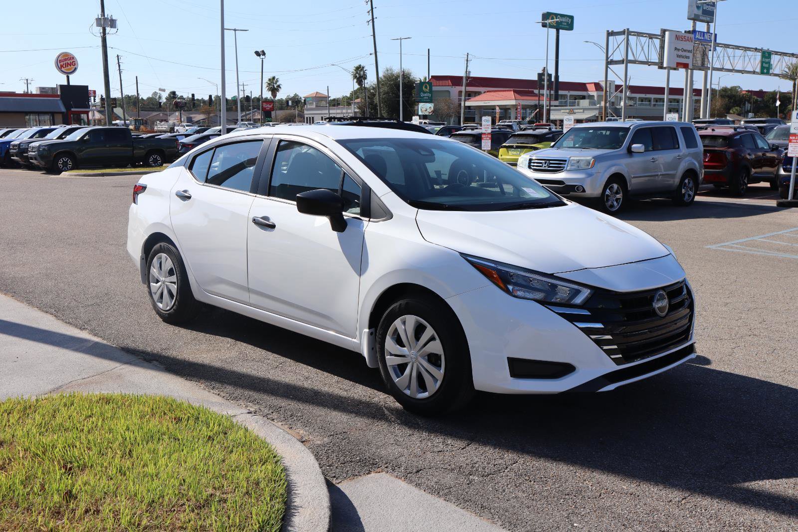 Used 2025 Nissan Versa S w/ Trunk Package image 15
