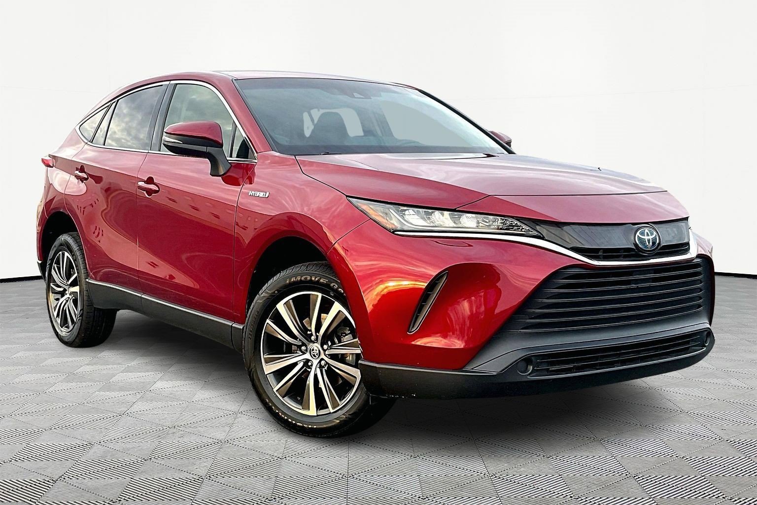 Used 2021 Toyota Venza LE image 1