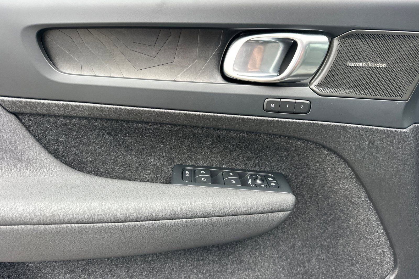 Used 2023 Volvo XC40 Recharge Ultimate image 10