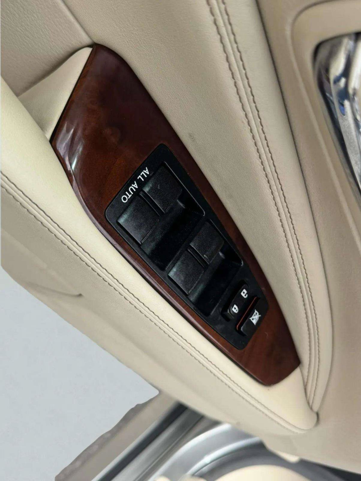 Used 2016 Lexus LS 460 w/ Comfort Package RWD image 20