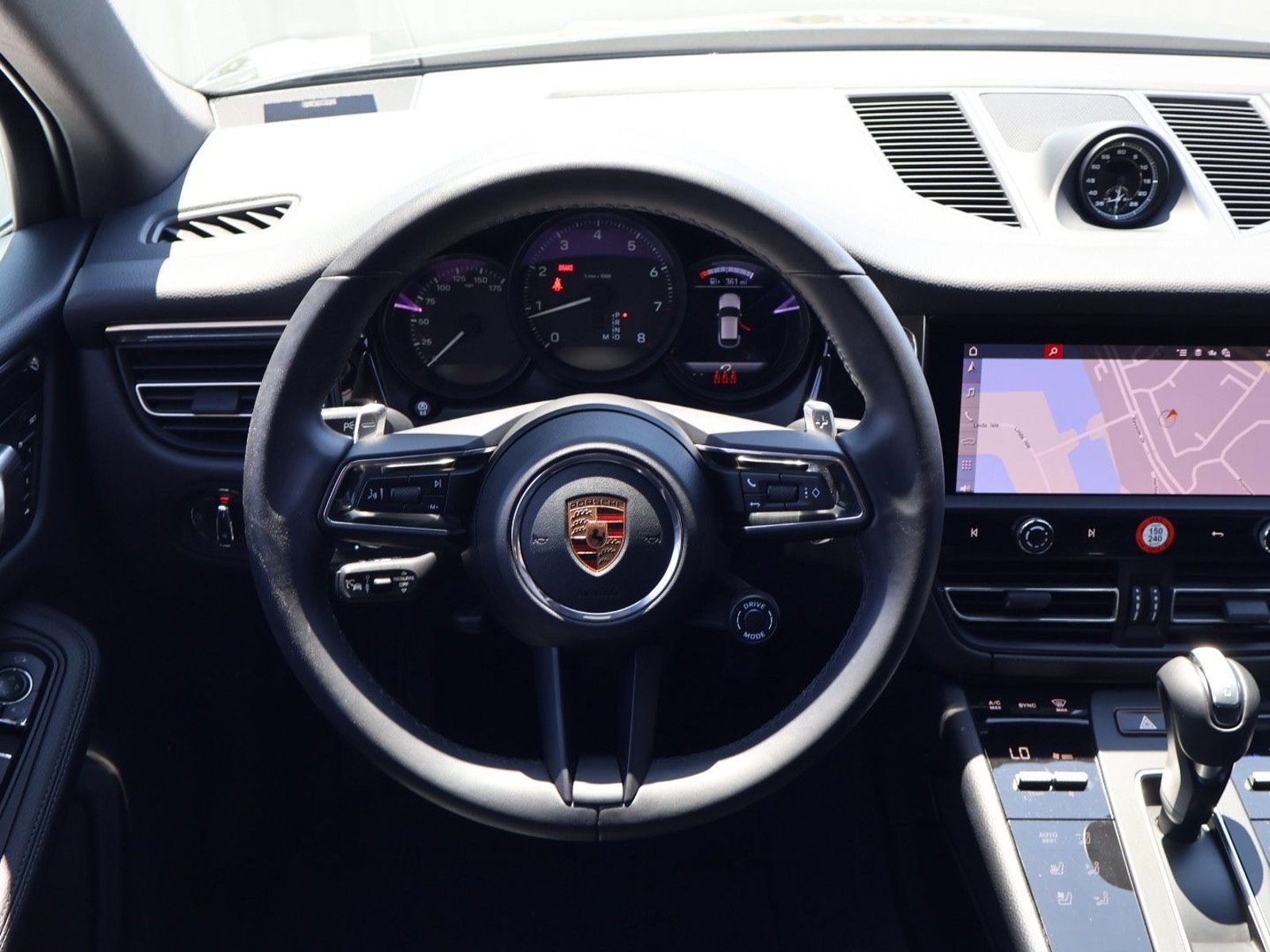 Certified 2026 Porsche Macan AWD/4WD image 15