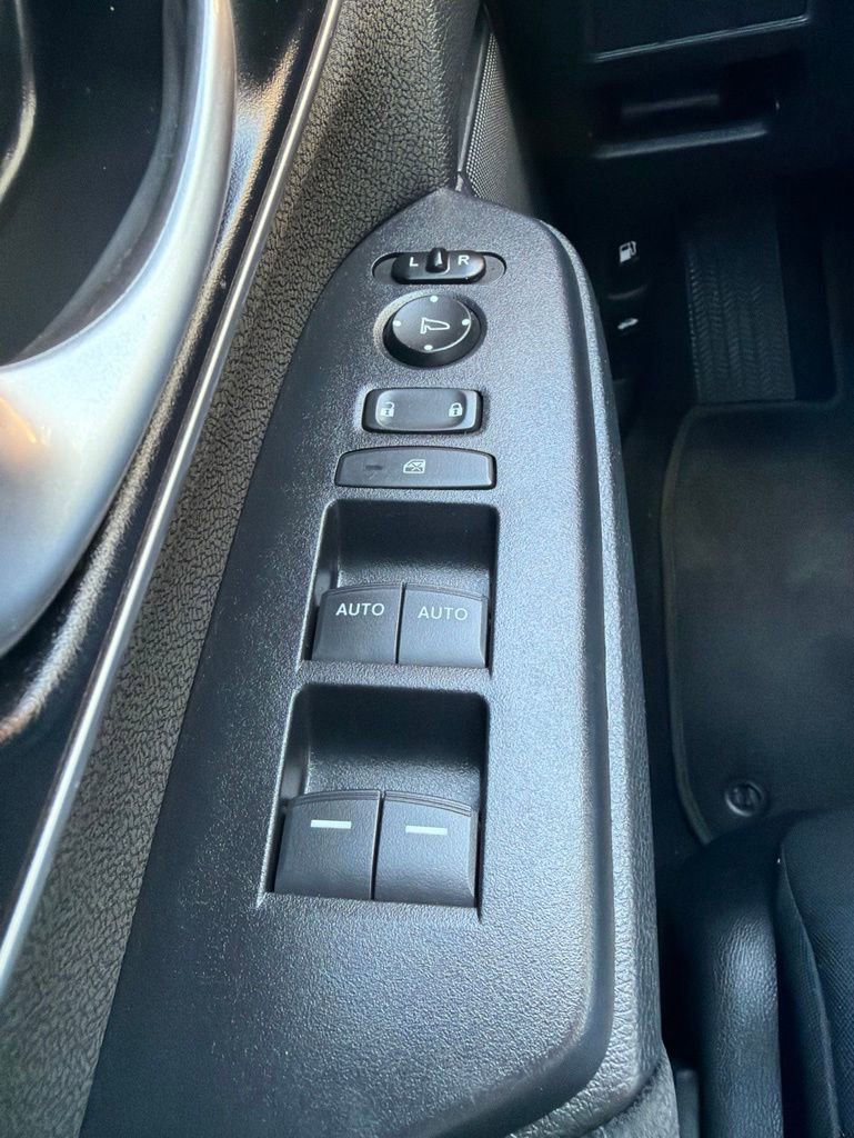 Used 2022 Honda CR-V EX image 6