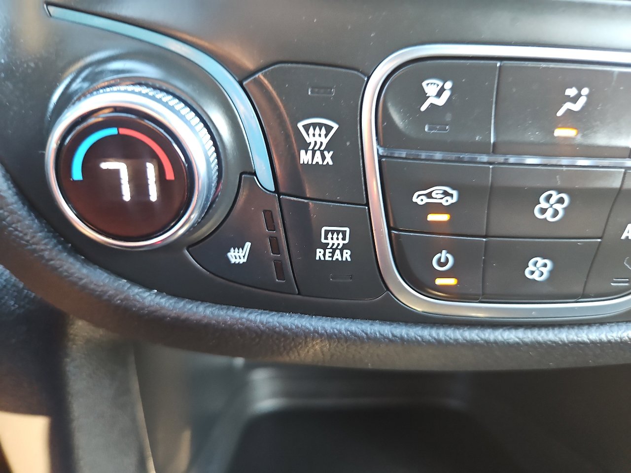 Used 2023 Chevrolet Equinox RS image 35