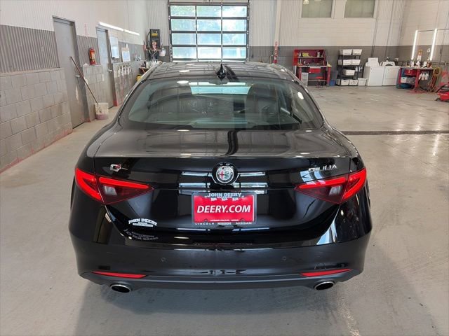 Used 2018 Alfa Romeo Giulia Ti AWD/4WD image 4