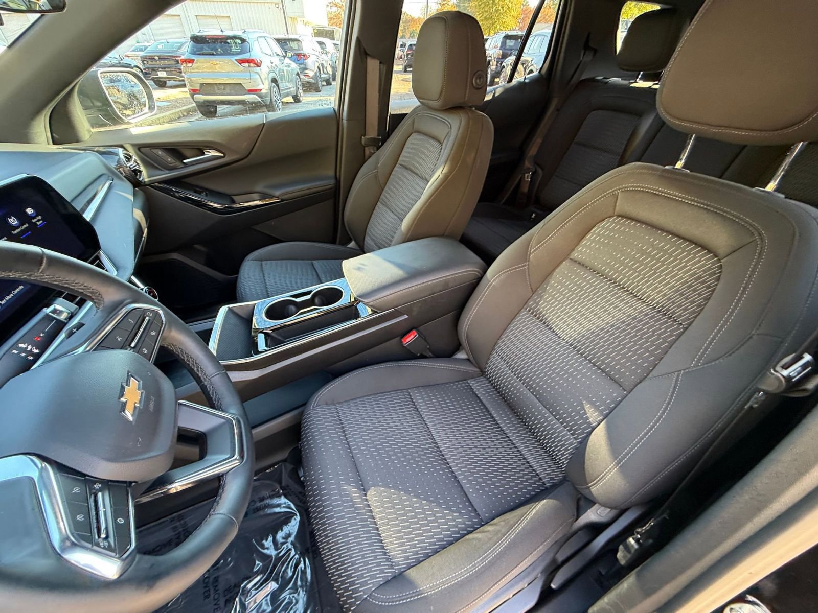 Used 2025 Chevrolet Equinox LT image 36