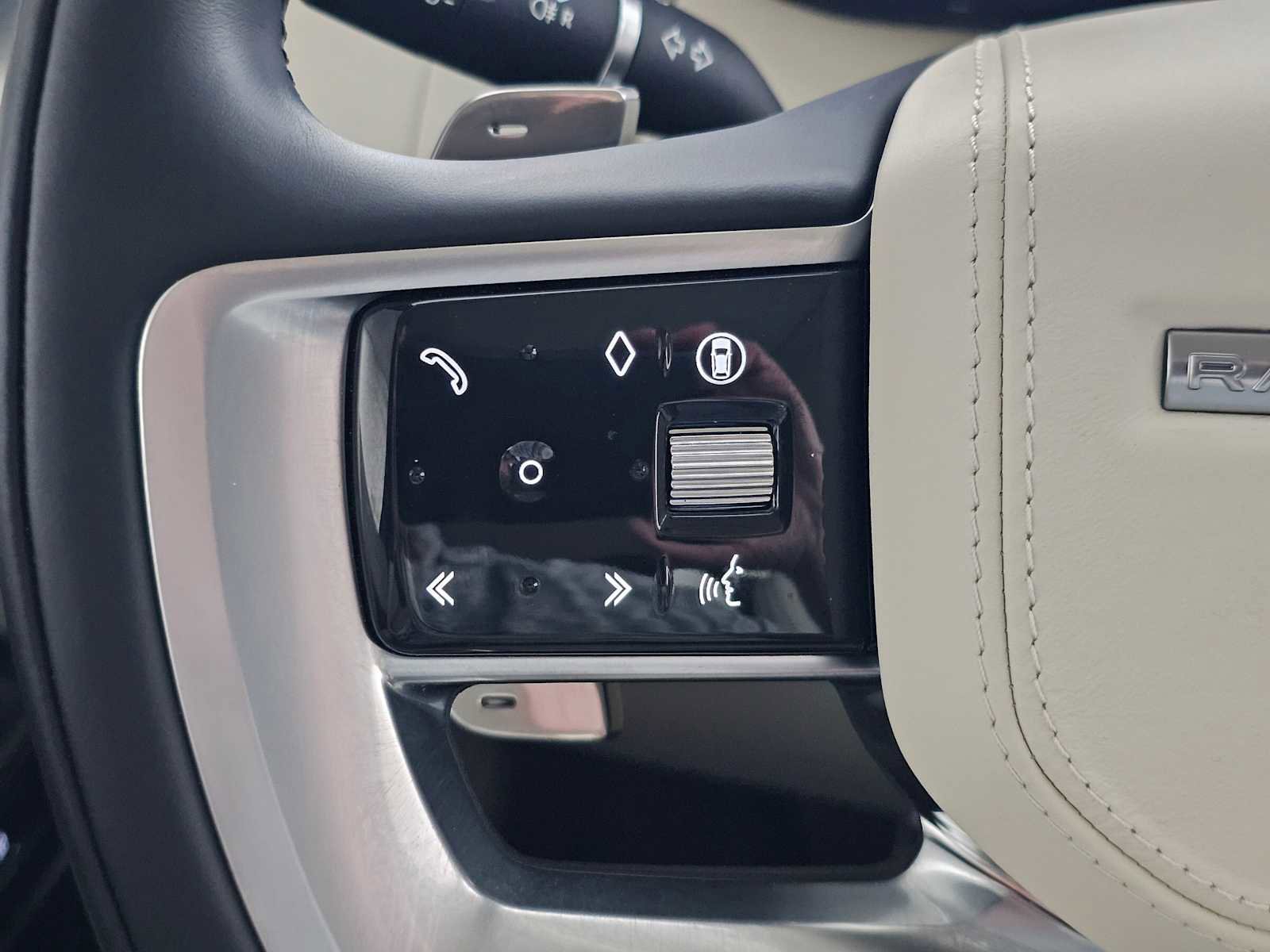 Used 2024 Land Rover Range Rover Long Wheelbase SE image 28