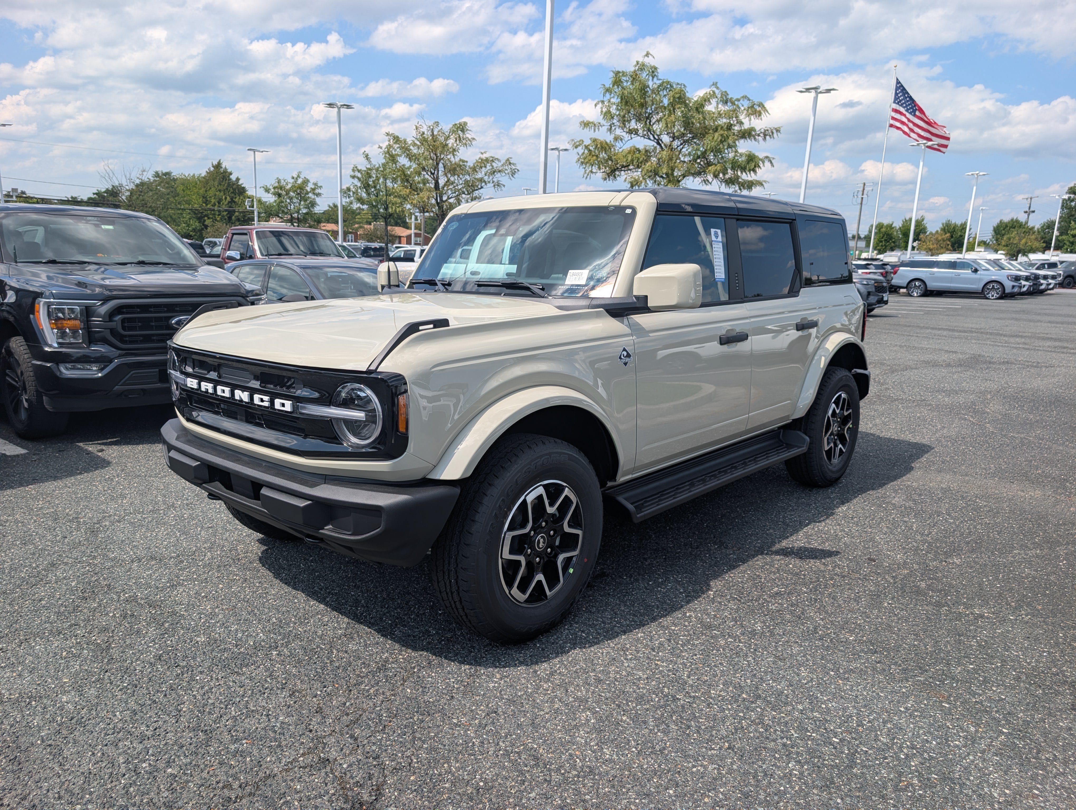 New 2026 Ford Bronco Outer Banks AWD/4WD image 4