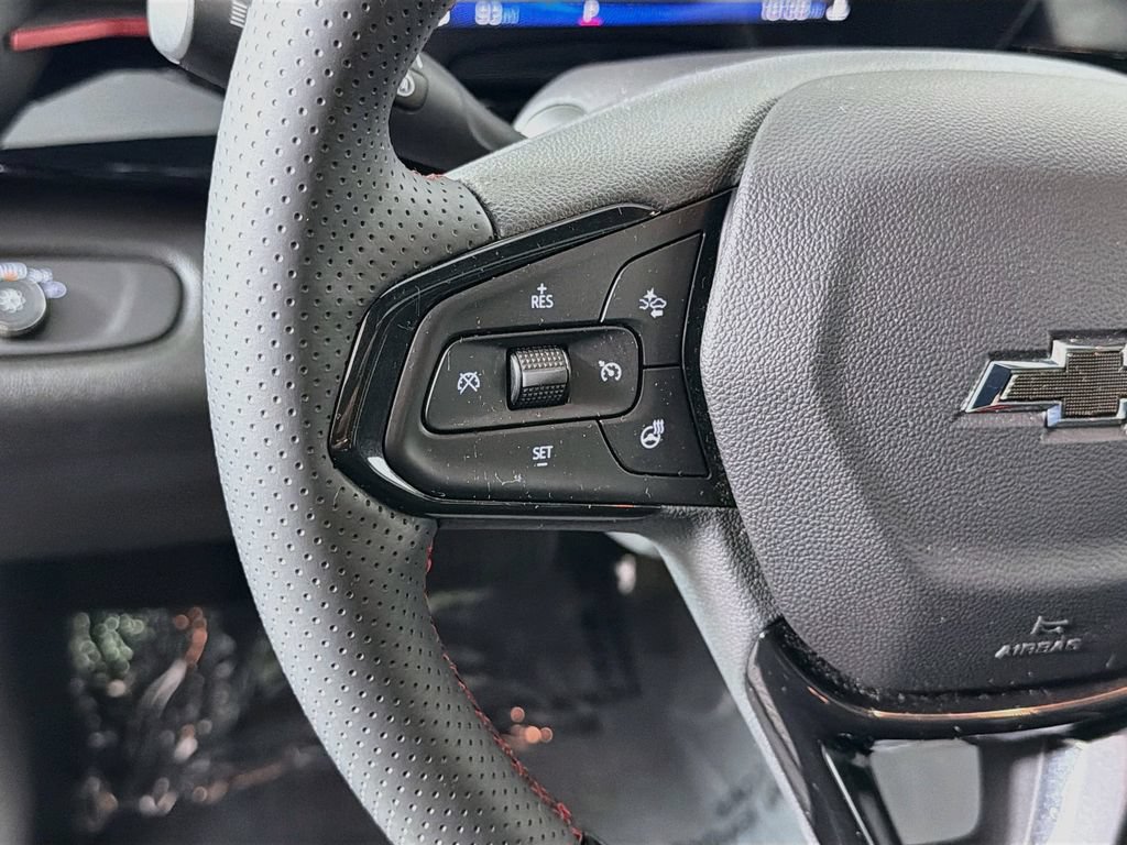 Used 2025 Chevrolet Trax RS w/ Sunroof Package FWD image 10