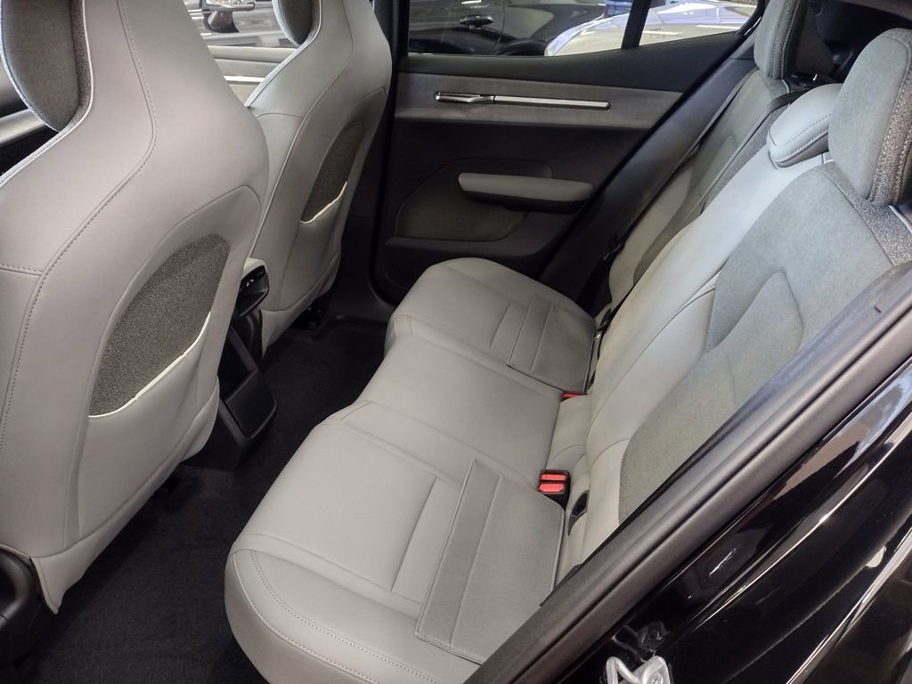 New 2025 Volvo EX30 Plus w/ Protection Package Premier image 11