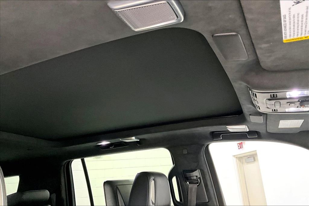 Used 2023 Cadillac Escalade ESV V image 20