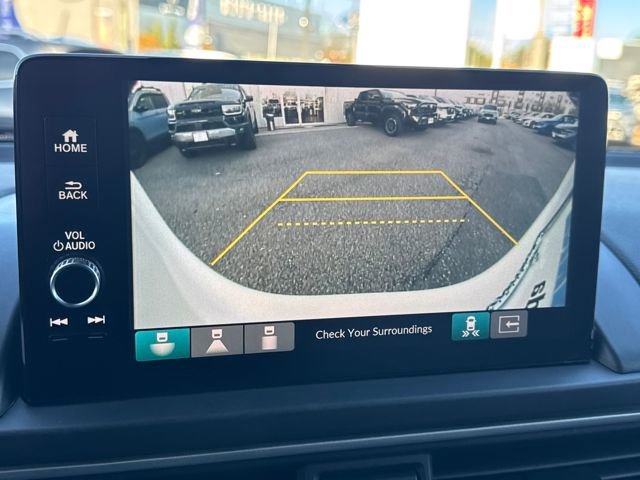 Used 2024 Honda Pilot Touring image 10