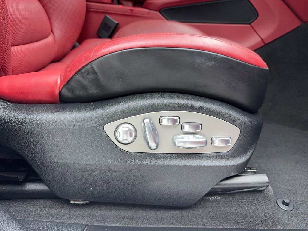 Used 2021 Porsche Macan Turbo image 40