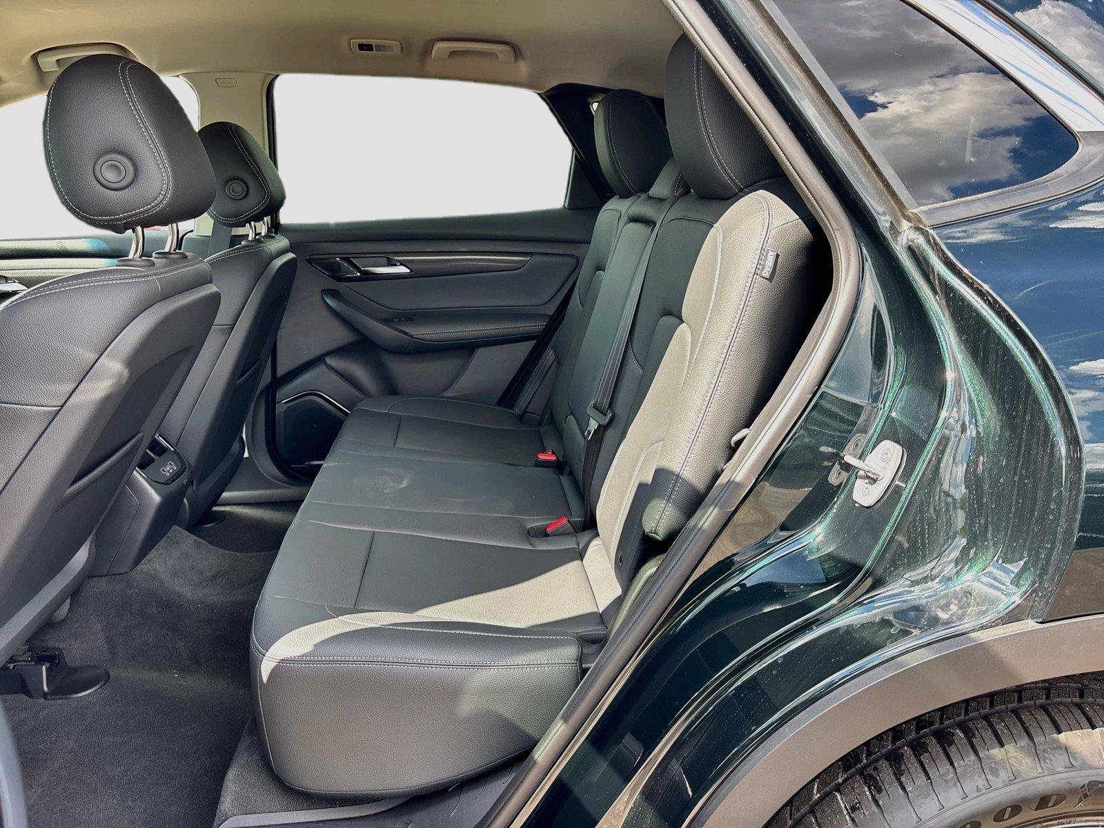 New 2027 VinFast VF 8 Eco AWD/4WD image 23