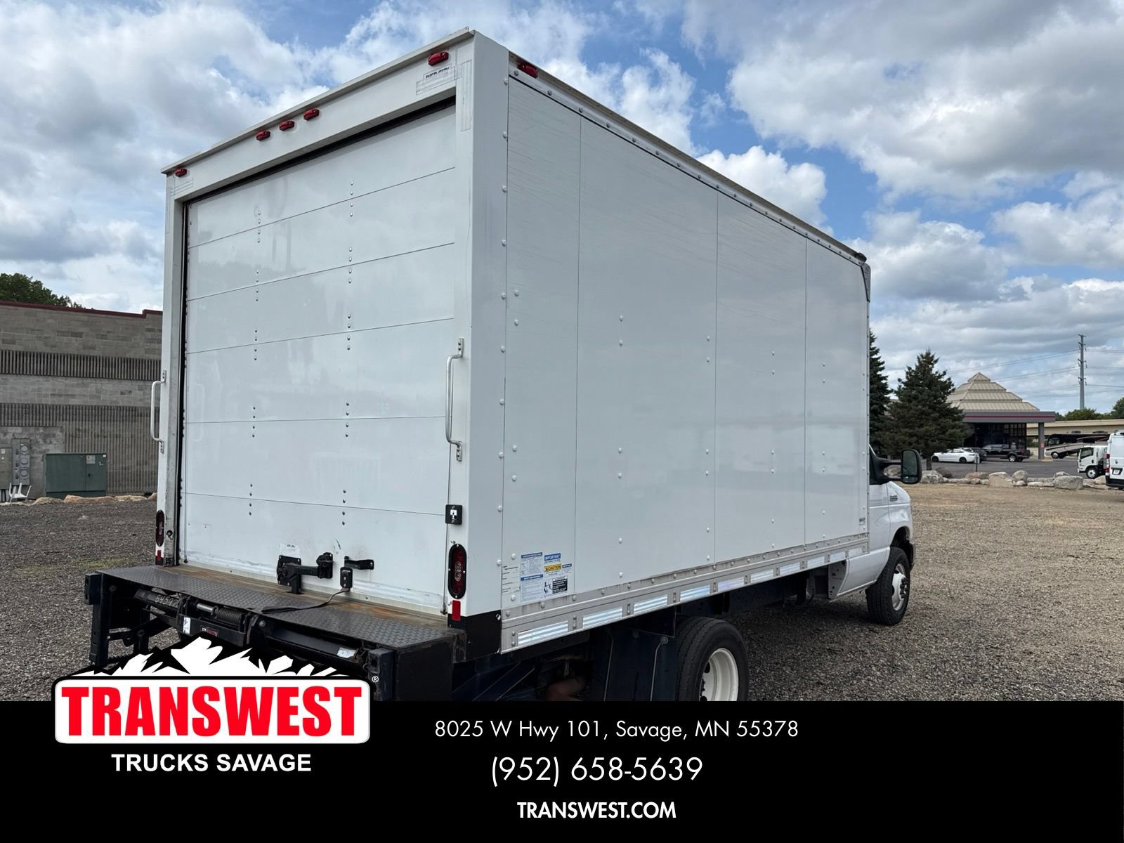 Used 2022 Ford E-450 and Econoline 450 Super Duty w/ Power Windows & Locks Group RWD image 3