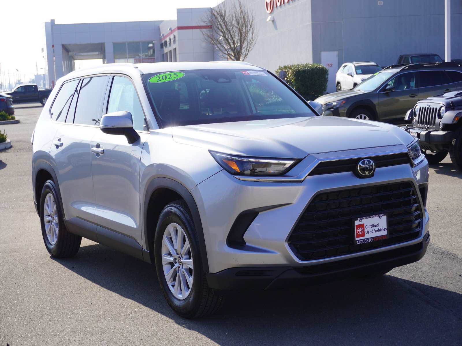 Used 2025 Toyota Grand Highlander XLE image 1