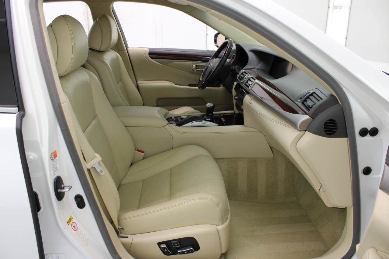 Used 2016 Lexus LS 460 w/ Comfort Package RWD image 48