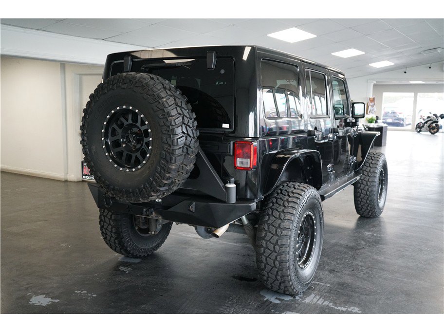 Used 2015 Jeep Wrangler Unlimited Rubicon w/ Connectivity Group image 7