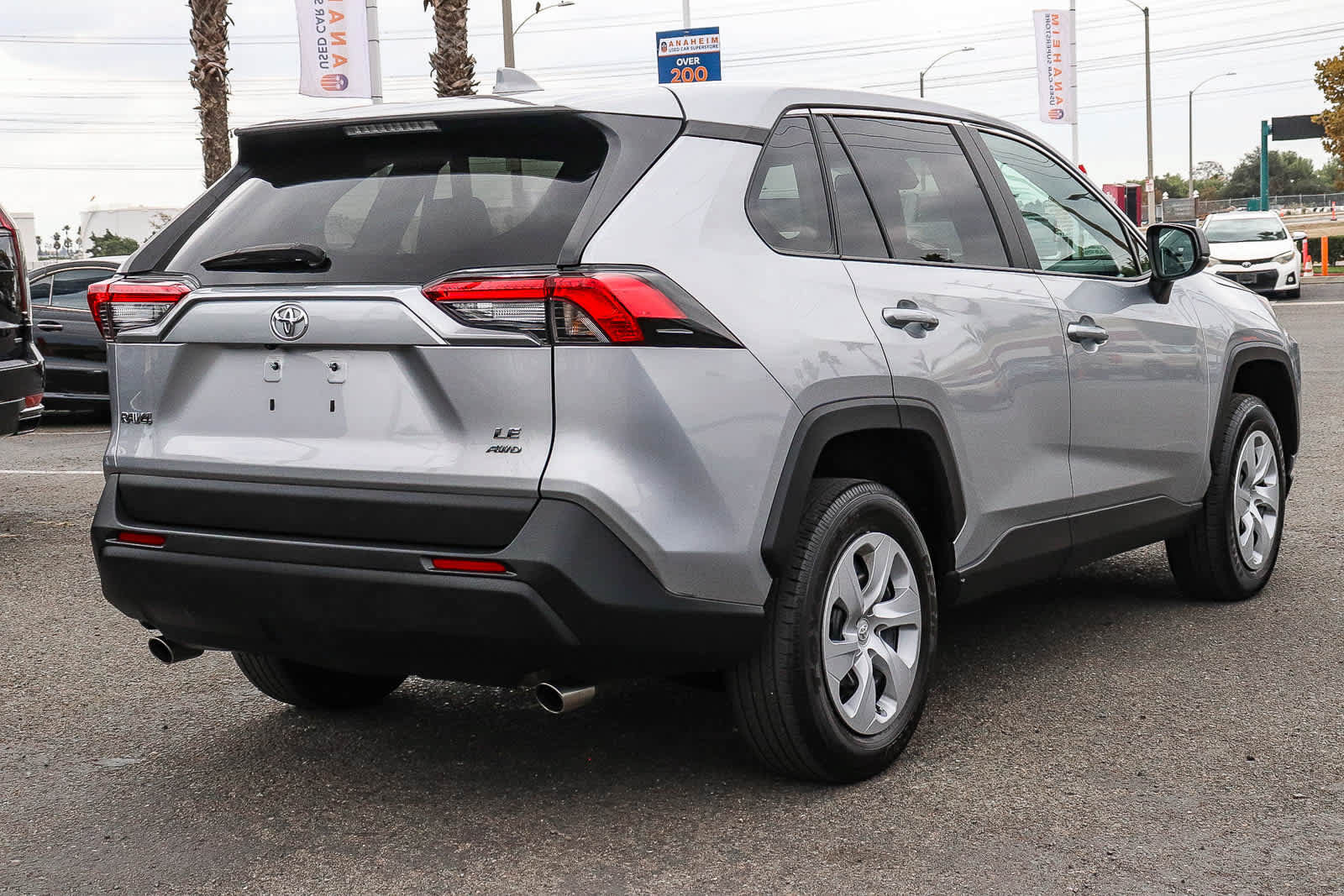 Used 2024 Toyota RAV4 LE AWD/4WD image 7