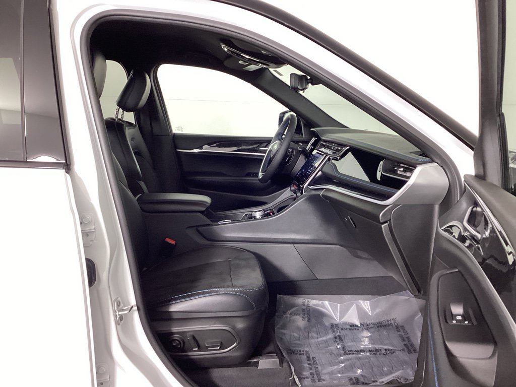 Used 2024 Jeep Grand Cherokee Trailhawk w/ Advanced Protech Group II image 10