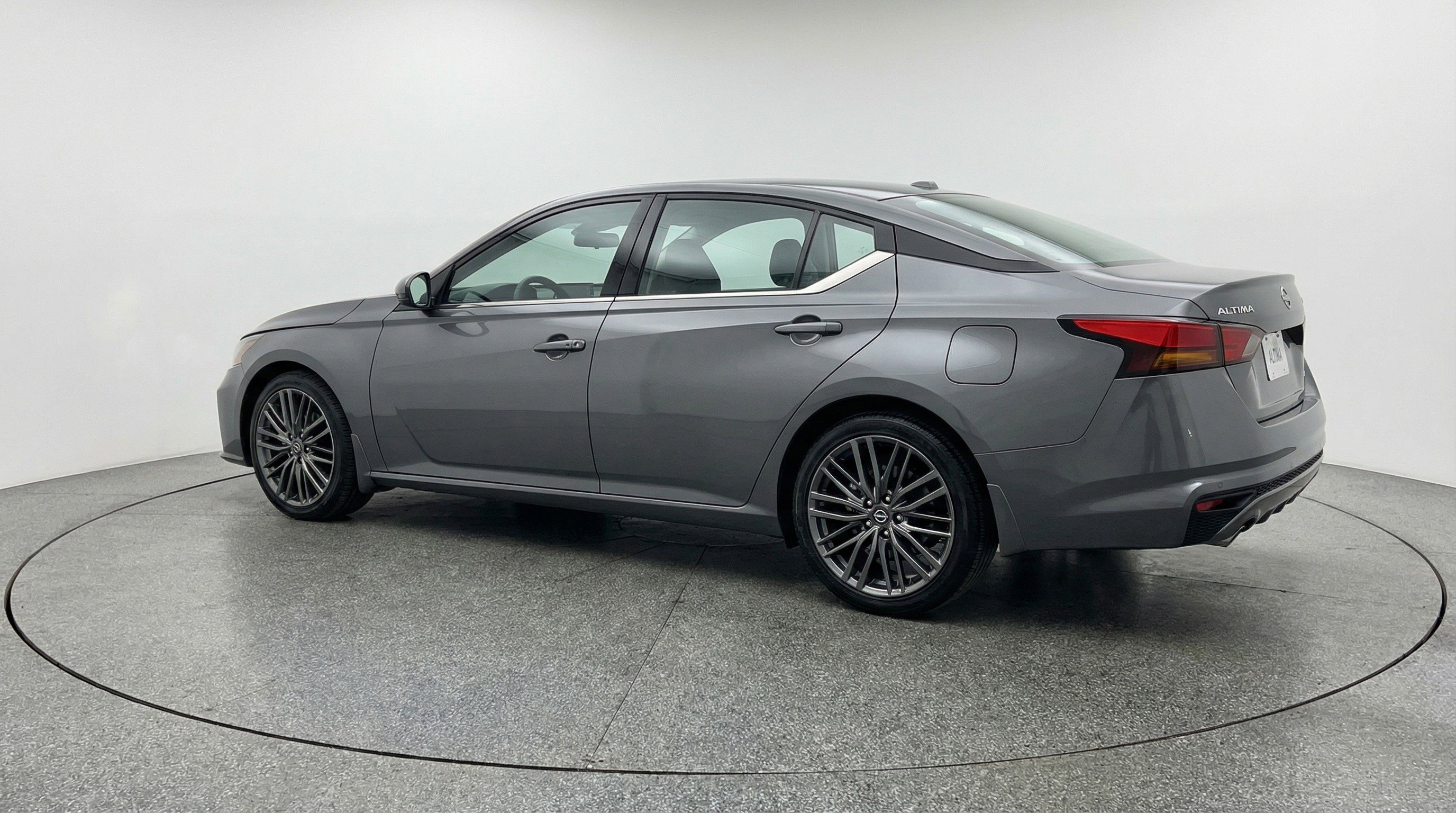 Used 2025 Nissan Altima 2.5 SV image 6