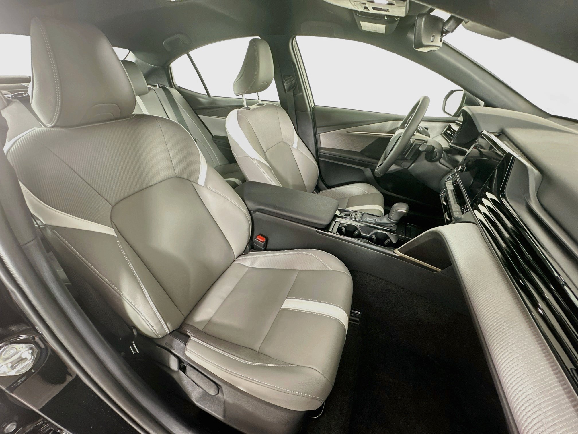 Used 2026 Toyota Camry SE w/ Convenience Package FWD image 29