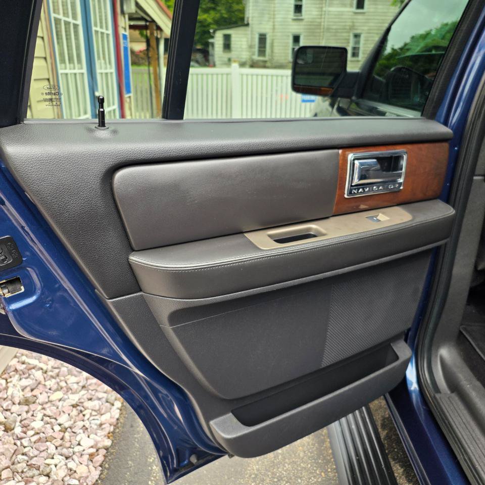Used 2014 Lincoln Navigator 4WD image 33