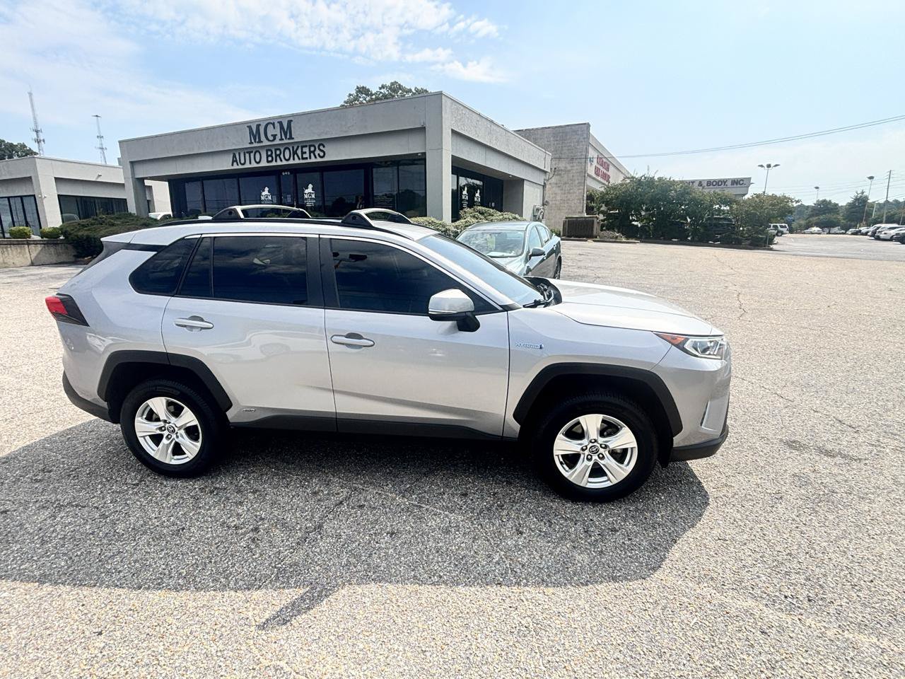 Used 2020 Toyota RAV4 XLE AWD/4WD image 29