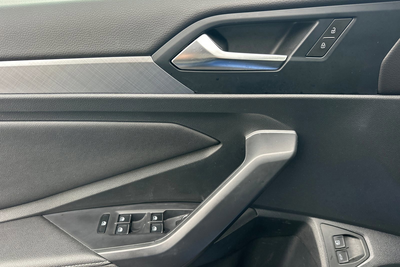 Used 2024 Volkswagen Jetta SE image 11