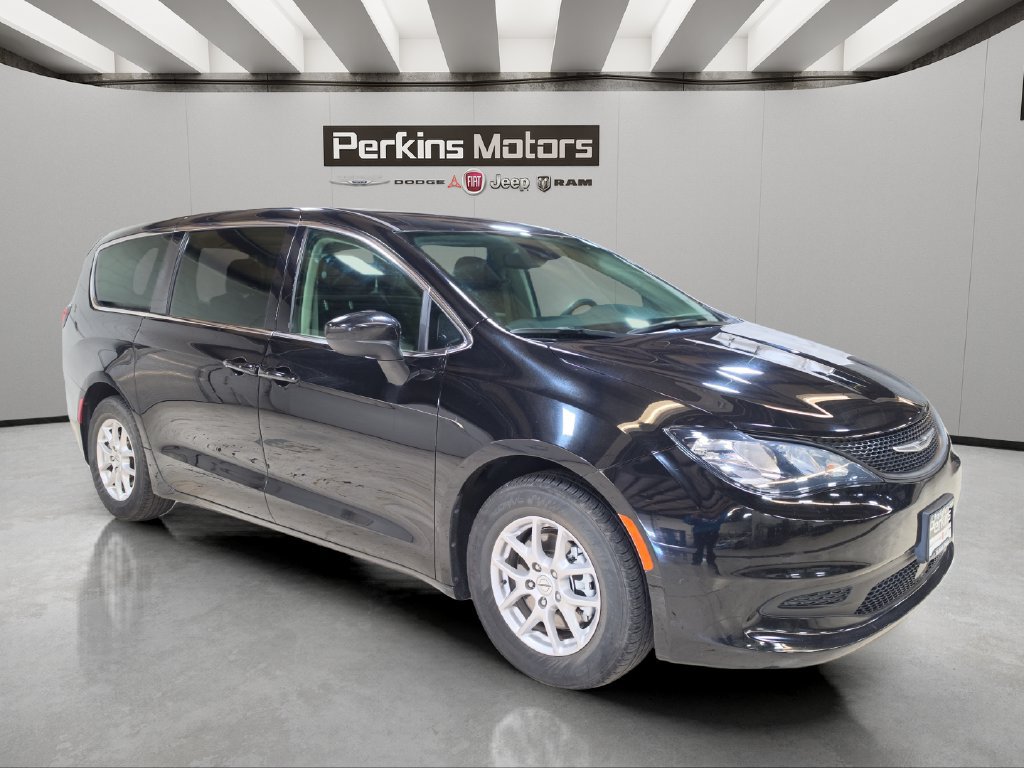 Used 2024 Chrysler Voyager LX FWD image 8