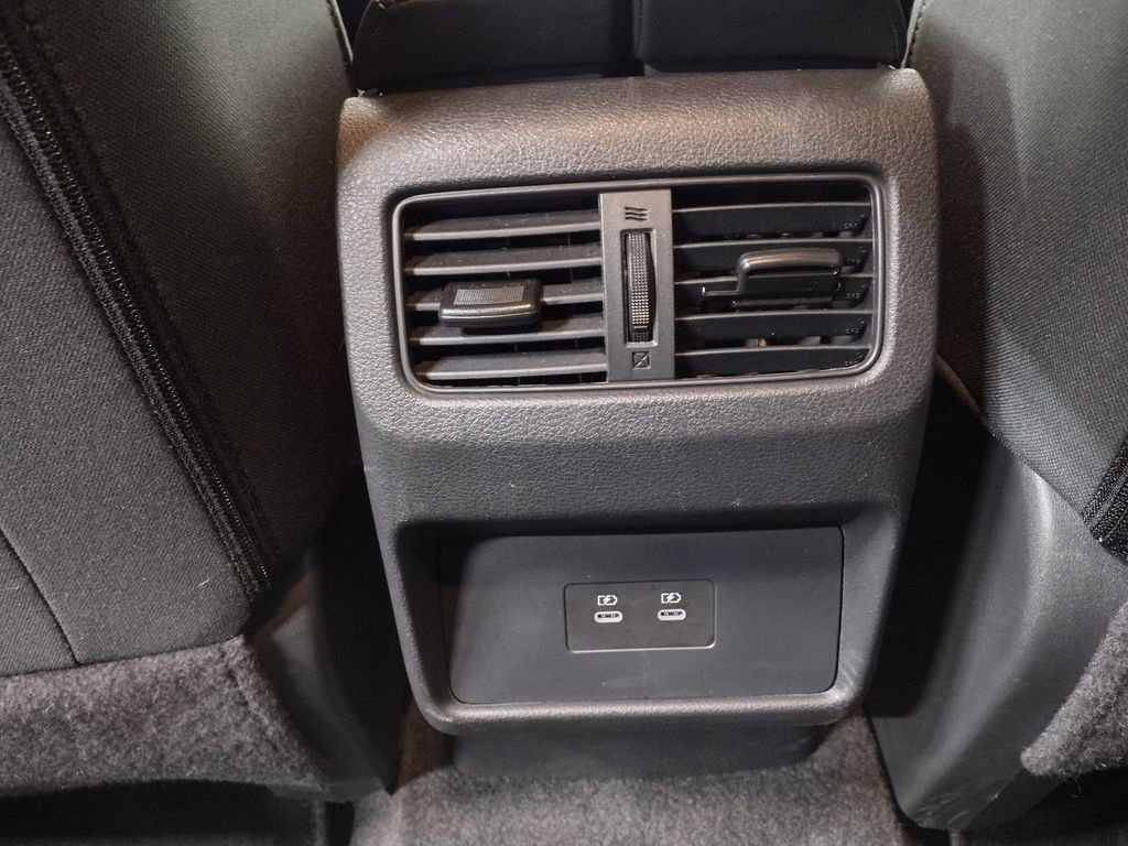 Used 2024 Nissan Rogue SV image 31