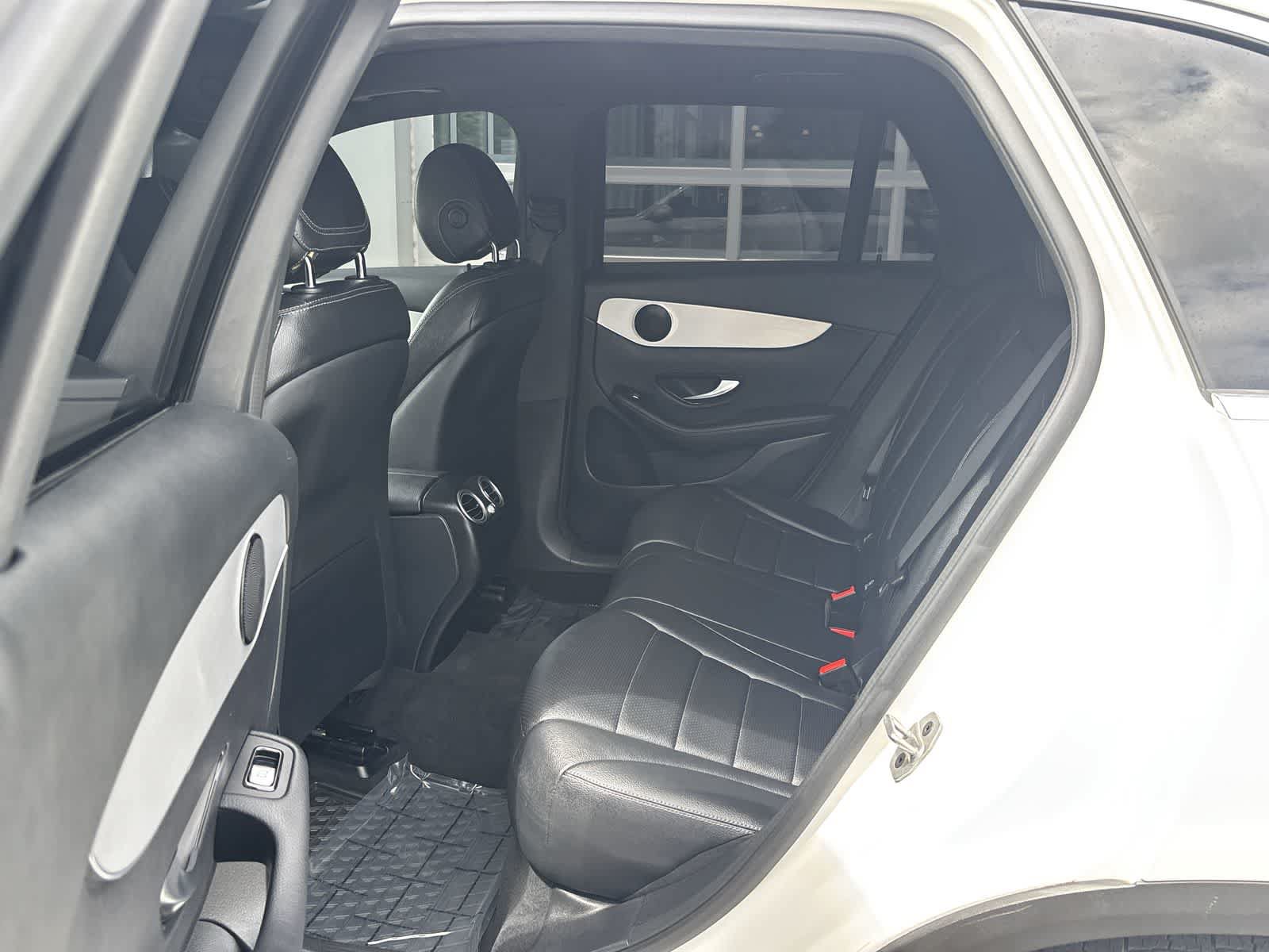 Used 2021 Mercedes-Benz GLC 300 4MATIC image 11
