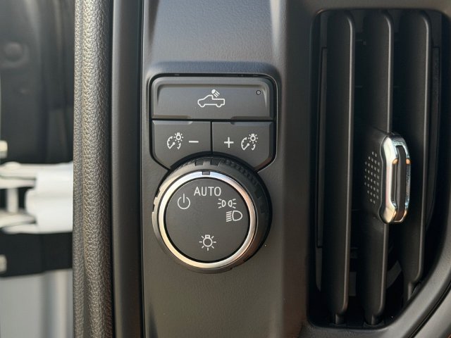 Used 2025 Chevrolet Silverado 1500 Custom w/ LPO, Dark Essentials Package RWD image 21
