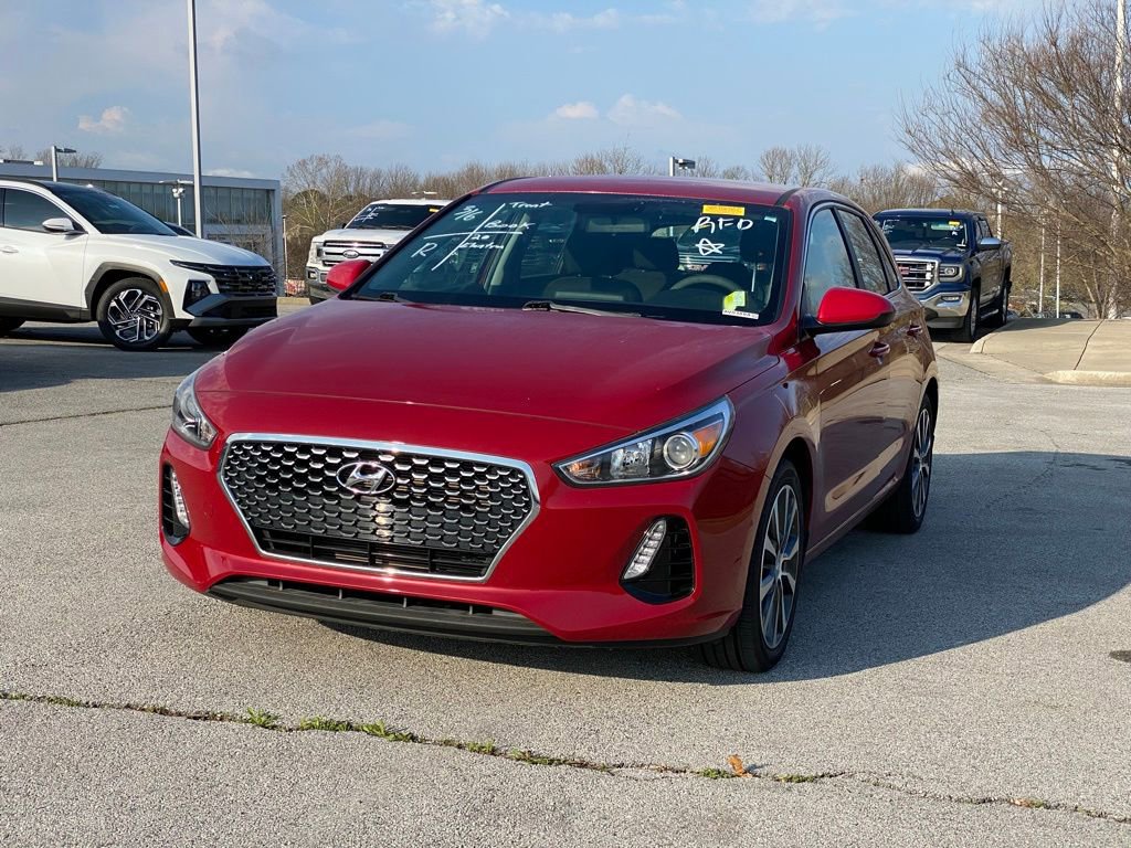 Used 2020 Hyundai Elantra GT image 3